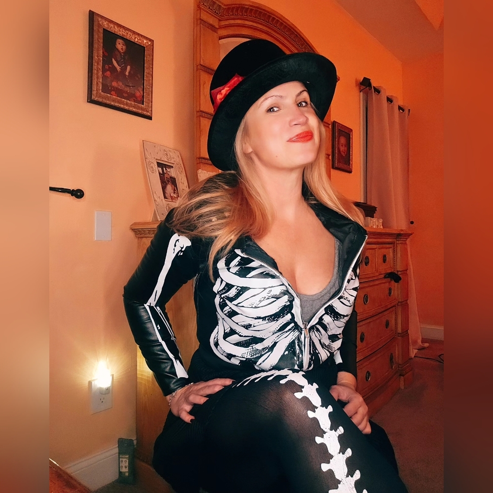 Spirit Halloween skeleton 3 piece set. New - Picture 1 of 2